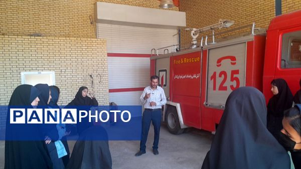 بازدید دانش‌آموزان مدرسه حضرت فاطمه(س) از شهرداری و مرکز سلامت کدکن