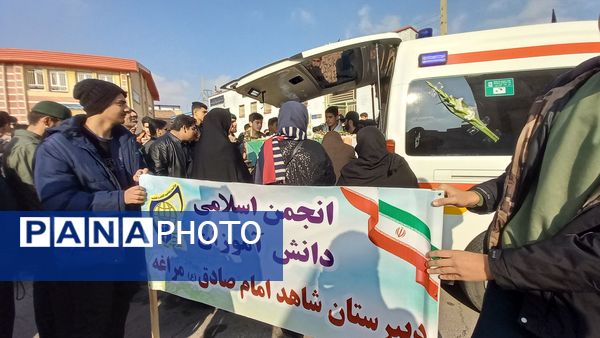 وداع دانش‌آموزان مراغه با شهید گمنام