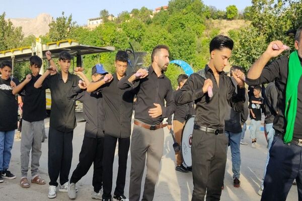 مراسم عزاداری و زنجیرزنی هیئات مذهبی شهر بار در روز تاسوعا حسینی 