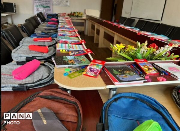 همدلی برای دانش‌آموزان؛ پویش «همه‌جا حاضر» در سنندج