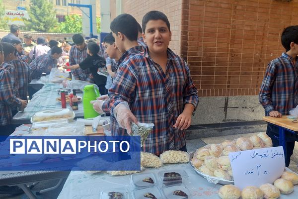 برگزاری بازارچه کسب و کار دانش‌آموزی با مهارت کسب و کار و درآمد و استقلال مالی