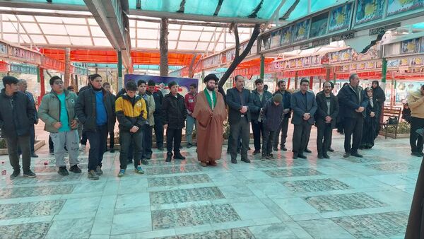 غبارروبی گلزار شهدای قم به‌مناسبت هفته کانون‌های فرهنگی تربیتی
