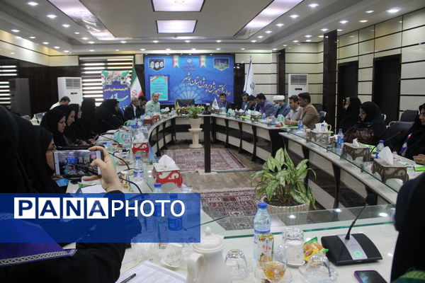 تجلیل از مربیان پیشتاز، مسئولان و فعالان سازمان دانش‌آموزی استان بوشهر