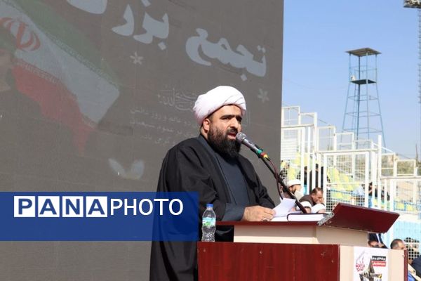 استادیوم ورزشی شهدای شهرستان قدس میزبان پرشورترین مراسم روز دانش‌آموز 