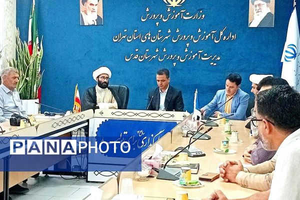 تجلیل از فرهنگیان و دانش آموزان فعال حوزه  نماز در شهرستان قدس