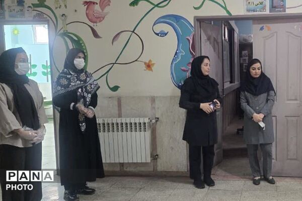 بازدید مدیر آموزش و پرورش ناحیه دو شهرری از دبستان پانزده خرداد 
