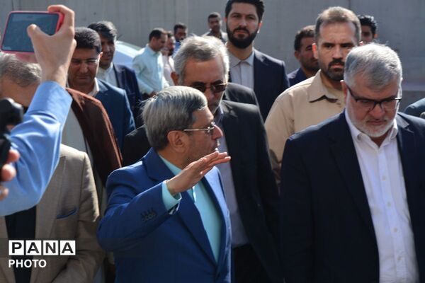 بازدید استاندار تهران از دبیرستان تمام هوشمند «شهید ابراهیم رئیسی» بهارستان دو