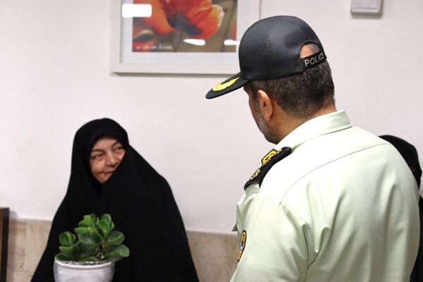 گرامیداشت هفته معلم با تجلیل از فرهنگیان آموزش و پرورش منطقه ۱۴ 