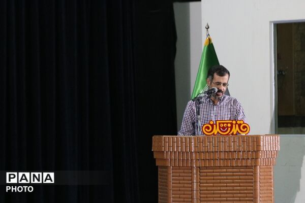 میزبانی میبد از طنزپردازان یزدی در شبی سرشار از لبخند