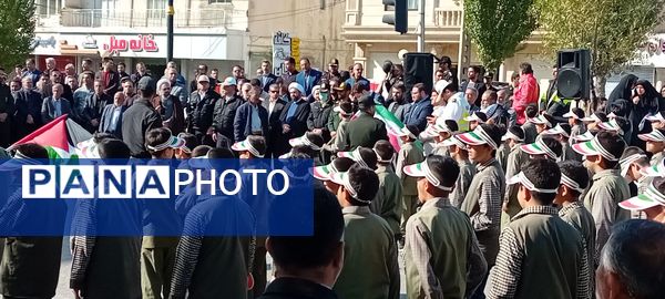 برگزاری راهپیمایی ۱۳ آبان روز دانش‌آموز در شهرستان فیروزکوه 