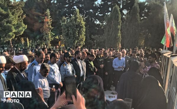 مراسم ملی «میهمان لاله‌ها» در گلزار شهدای خواجه‌ربیع