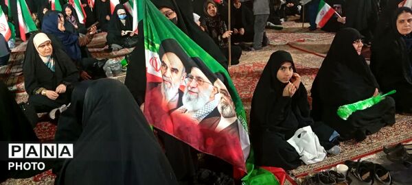 گرامیداشت یاد دختران مدرسه شجره طیبه میناب در میدان امیرچخماق یزد
