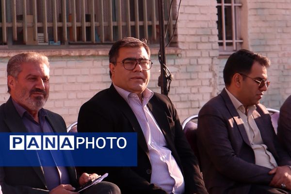 نواختن زنگ پدافند غیرعامل در هنرستان کوثر باقرشهر 