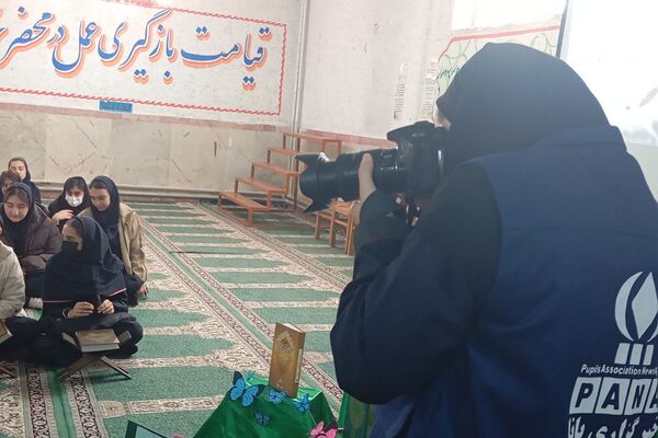 افتتاحیه محفل انس با قرآن‌کریم در دبیرستان جوادالائمه بهارستان‌دو