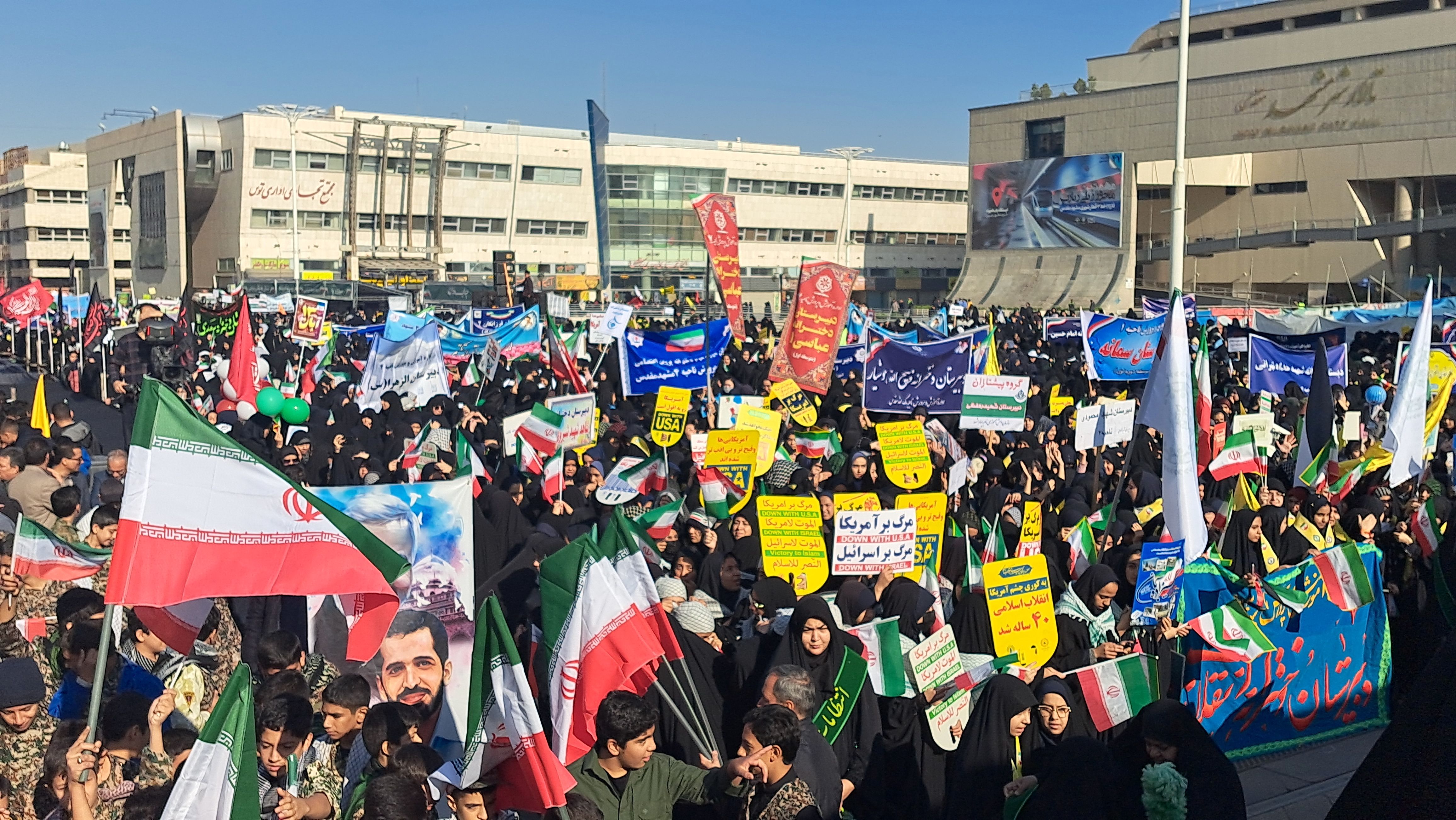 مراسم راهپیمایی ۱۳ آبان  در میدان شهدا شهر مشهد