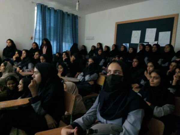 رصد آموزشی ماه در مدرسه حضرت فاطمه(س) میناب؛ گامی برای پرورش استعدادهای نجومی