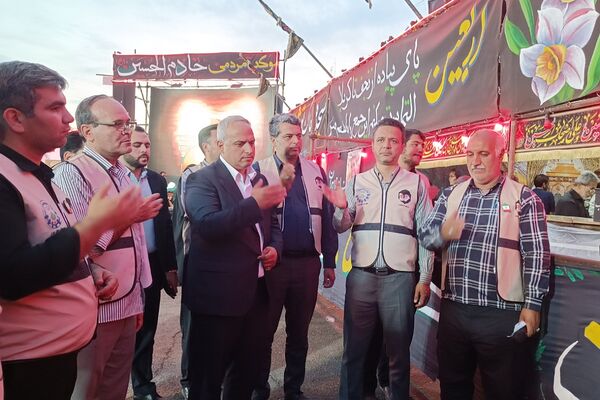 از مدرسه تا موکب حسینی؛ دانش‌آموزان پیشتاز شهرستان قدس در خدمت زائران اربعین حسینی