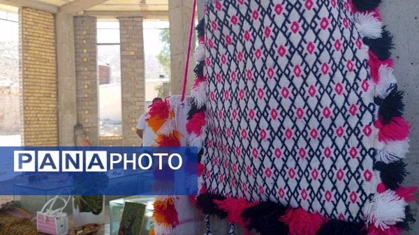 آوای هنر در هفته دولت؛ تقدیر از هنرمندان صنایع‌دستی در تپه شهدا گمنام