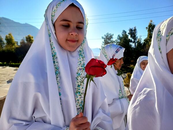 جشن تکلیف و آغاز بندگی و عبودیت، دختران زرقانی 