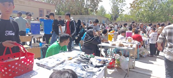 برپایی بازارچه در مدرسه ولیعصر آشخانه 