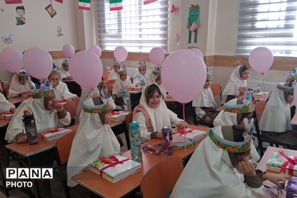 جشن شکوفه‌ها در دبستان بنی‌هاشمی شهرستان رباط‌کریم