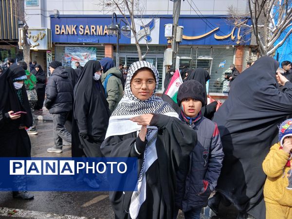 حضور پرشور مردم مشهدی در راهپیمایی ۲۲ بهمن 