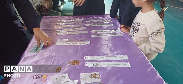 بازارچه صنایع دستی و جشنواره رباتیک درگزین