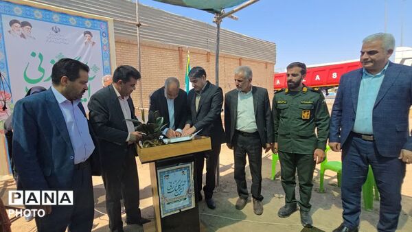  آیین کلنگ‌زنی مدرسه ۶ کلاسه وحشی بافقی در بافق