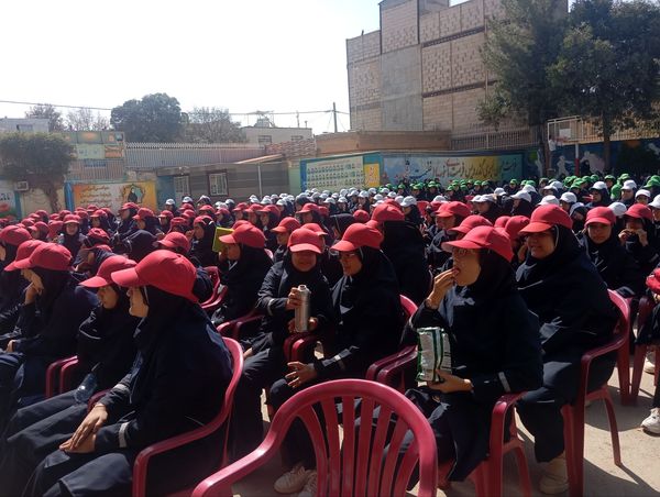 روایت گری جنگ تحمیلی هشت سال دفاع مقدس در دبیرستان دخترانه شاهد قدسیان 