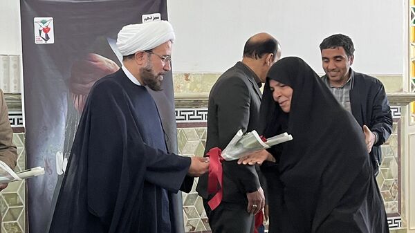 تکریم مادران و همسران شهدا و تجلیل از برگزیدگان مسابقات در نماز جمعه اشکذر 