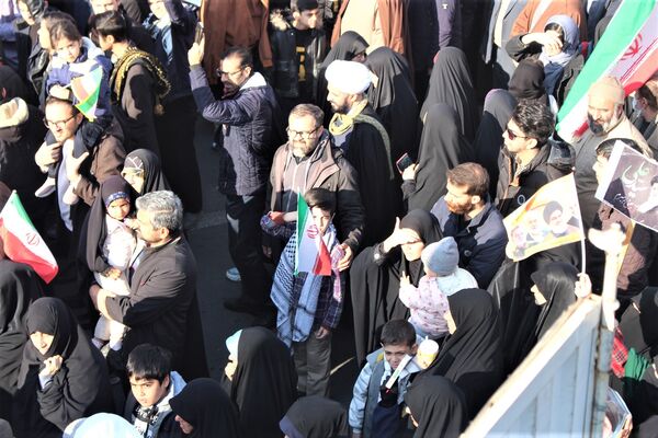 جلوه‌های حضور نوجوانان در راهپیمایی 22 دی مردم قم