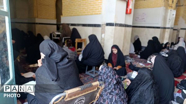 از پیر تا کودک در نماز جمعه نیشابور حضور دارند-۲