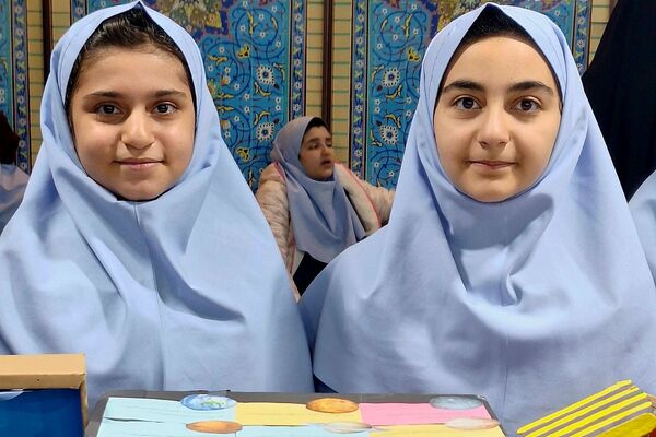 نمایشگاه پژوهش به مناسبت هفته پژوهش در دبستان حکمت نبوی ناحیه دو شهرری 