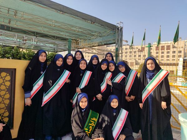 گرامیداشت هفته قرآن ، عترت و نماز در دبیرستان شاهد تکتم 