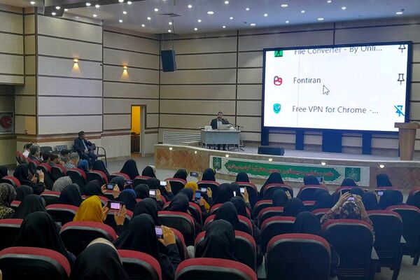 برگزاری کارگاه آموزشی هوش مصنوعی در سالن اجتماعات دکتر گل نراقی