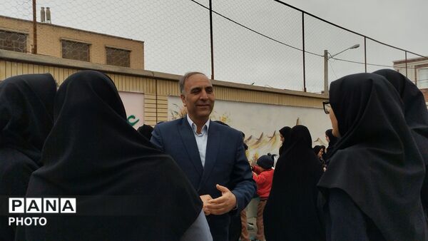 بازارچه کسب و کار دانش آموزی در دبیرستان شهید محمد آسوده خلیل آباد