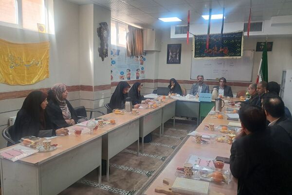  جلسه مدیران قطب ۵ دوره ابتدایی در مدرسه قائم(عج) بهارستان‌دو