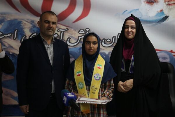 تقدیر از طلایه‌داران آگاهی در مازندران 