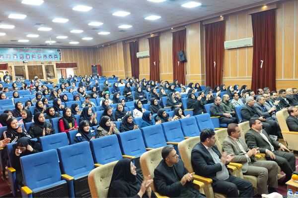 آیین تجلیل و اختتامیه طرح‌های آموزشی معاونت آموزش متوسطه و برگزیدگان رتبه‌های برتر آموزشی در قرچک