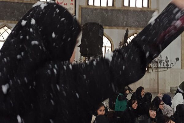 مدرسه شهید لطفی بهارستان‌دو میزبان جشن دهه فجر 