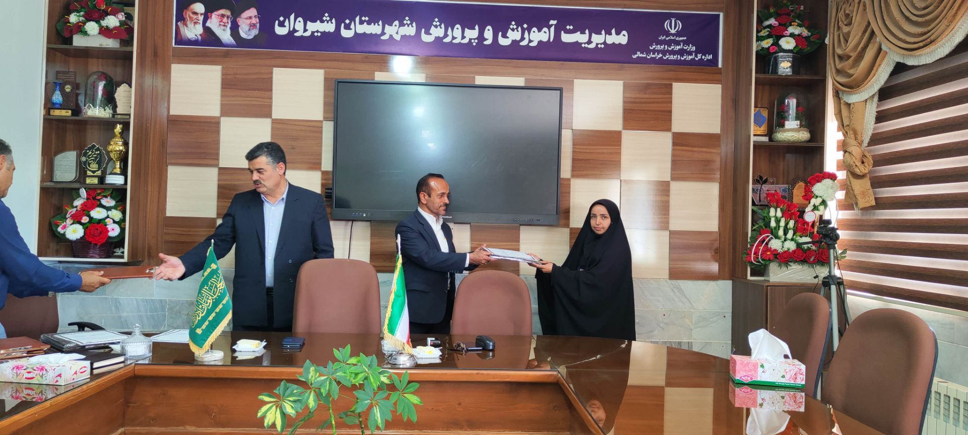 تجلیل مدیر آموزش و پرورش شهرستان شیروان از خبرنگاران پانا
