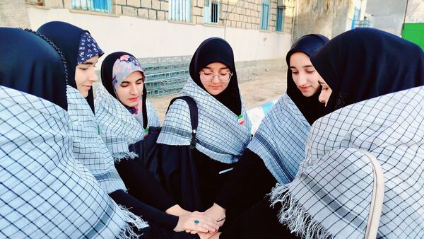 اعزام ۴۰ دانش‌آموز دختر لنده‌ای به مناطق عملیاتی جنوب کشور