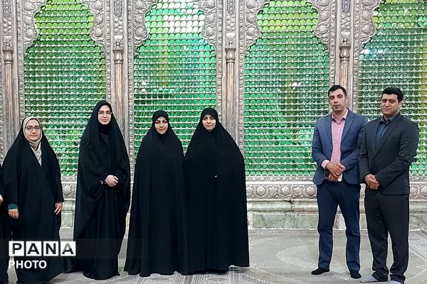 تجدید عهد با امام راحل و شهدا