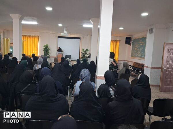 همگامی مدرسه و خانواده در کارگاه آموشی دبیرستان نمونه وکیلی ۱۰