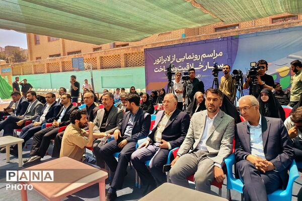 لابراتوار سیار خلاقیت و ساخت در مدرسه مهندس وحید کیهانی