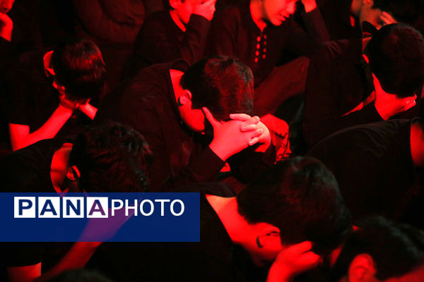 محفل عزاداری نوجوانان در حرم حضرت معصومه(س)