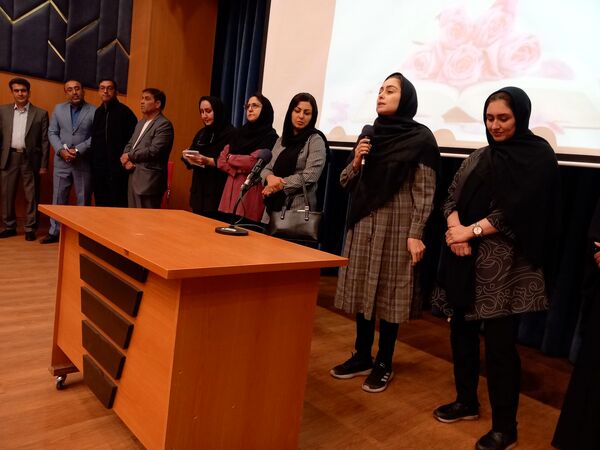اولین مجمع عمومی انجمن اولیا ومربیان دبیرستان آرمینه مصلی نژاد ناحیه ۶