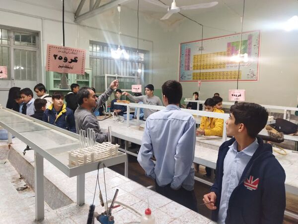 بازدید دانش‌آموزان دبیرستان نمونه دانش از پژوهشسرای رازی