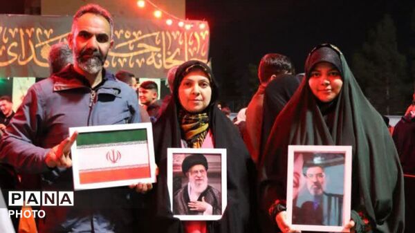 ما پای عهدمان با انقلاب می‌مانیم