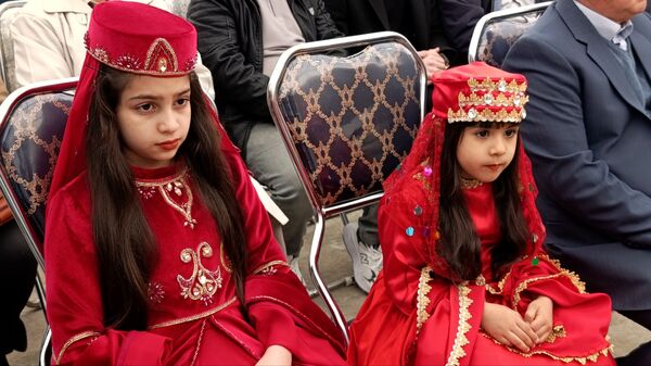 نمایشگاه یلدا در سایه‌سار چنار کهن لاهیجان تبریز گشایش یافت